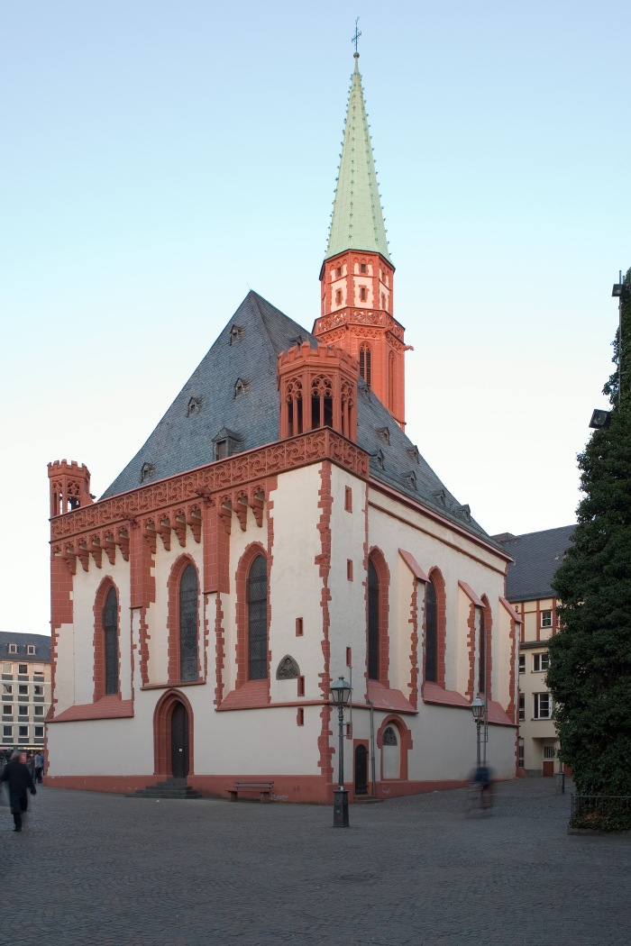 Frankfurt_Am_Main-Alte_Nikolaikirche-Ansicht_vom_Fahrtor-20081230