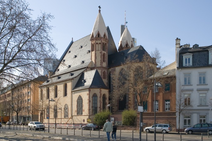 Frankfurt_Am_Main-Leonhardskirche-Ansicht_vom_Mainkai-Gegenwart